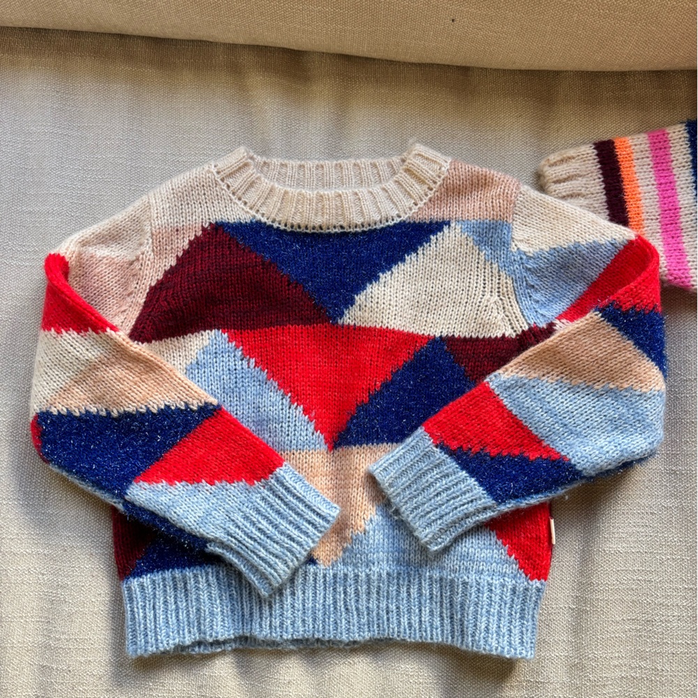 AO76  barley worn girls sweater